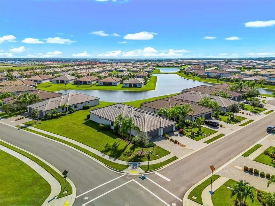 For Sale: $365,000 (2 beds, 2 baths, 1557 Square Feet)