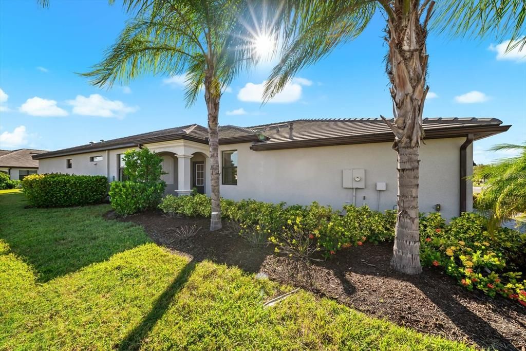 For Sale: $365,000 (2 beds, 2 baths, 1557 Square Feet)