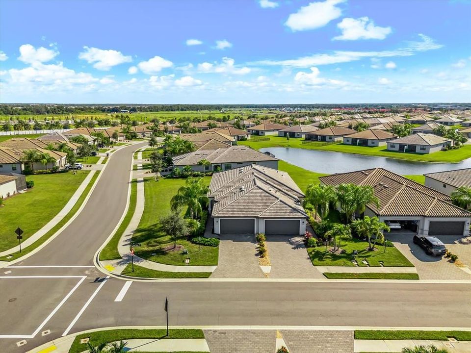 For Sale: $365,000 (2 beds, 2 baths, 1557 Square Feet)