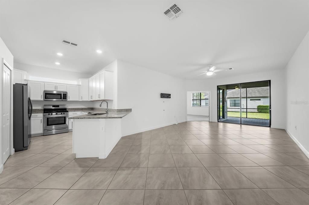 For Sale: $365,000 (2 beds, 2 baths, 1557 Square Feet)