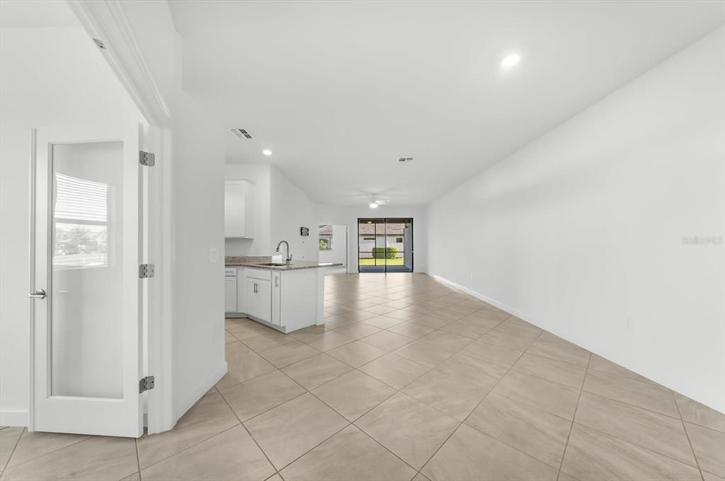 For Sale: $365,000 (2 beds, 2 baths, 1557 Square Feet)