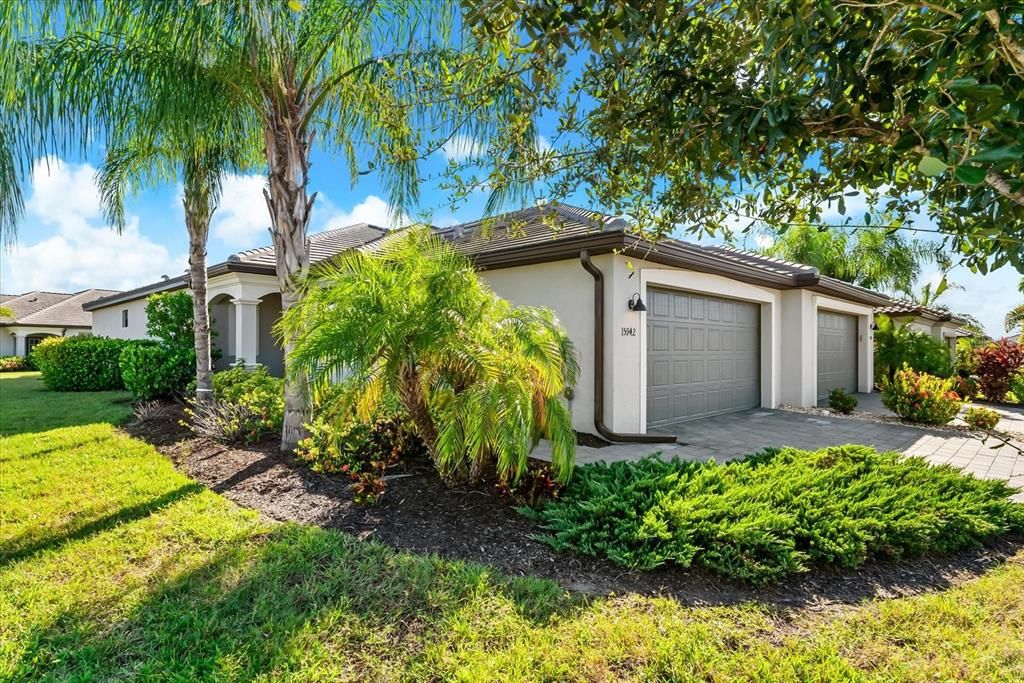 For Sale: $365,000 (2 beds, 2 baths, 1557 Square Feet)