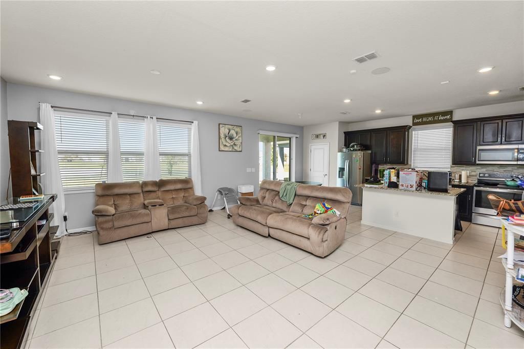 For Sale: $350,000 (3 beds, 2 baths, 1815 Square Feet)
