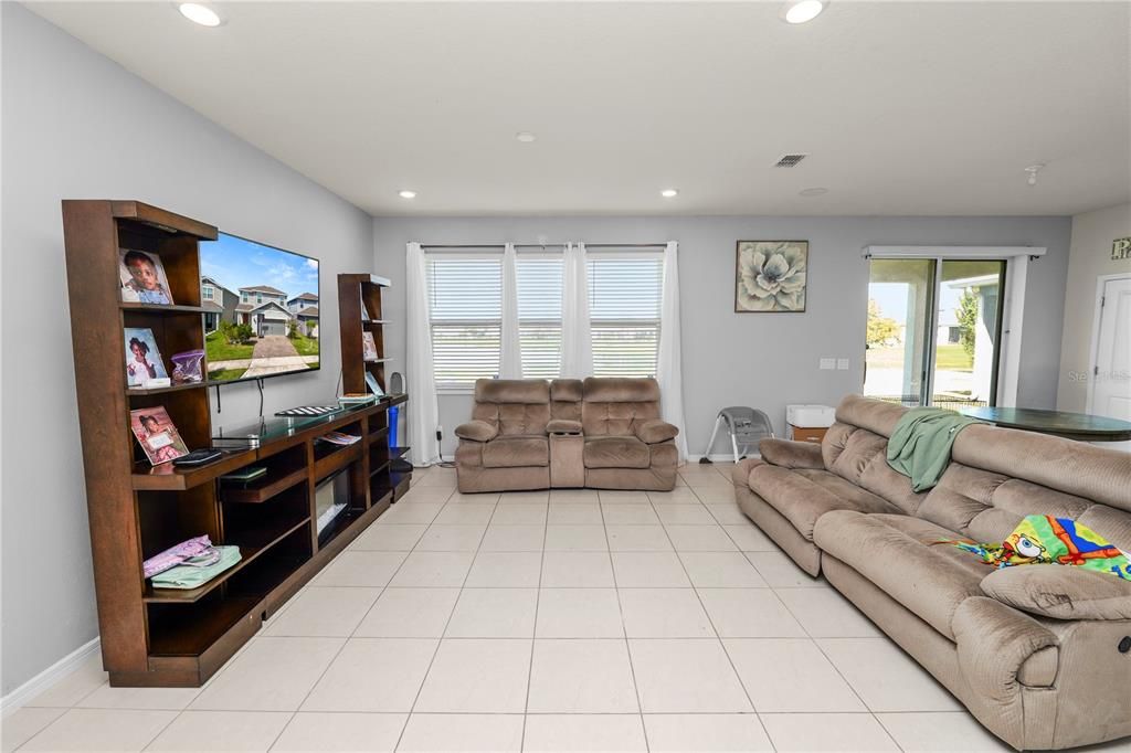 For Sale: $350,000 (3 beds, 2 baths, 1815 Square Feet)