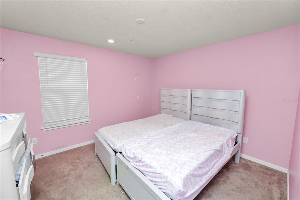 For Sale: $350,000 (3 beds, 2 baths, 1815 Square Feet)