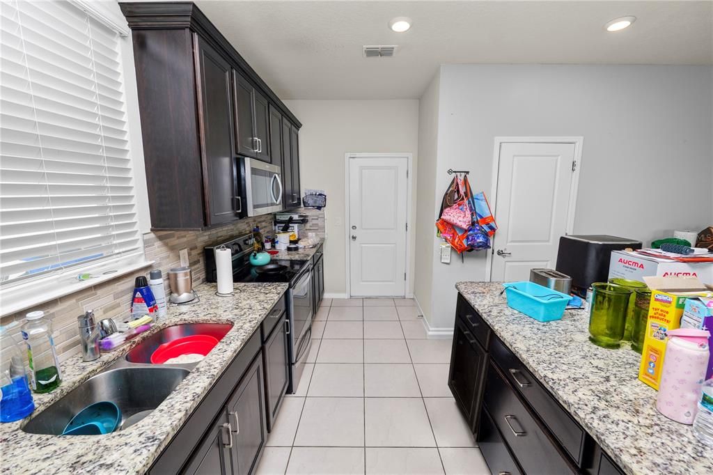 For Sale: $350,000 (3 beds, 2 baths, 1815 Square Feet)