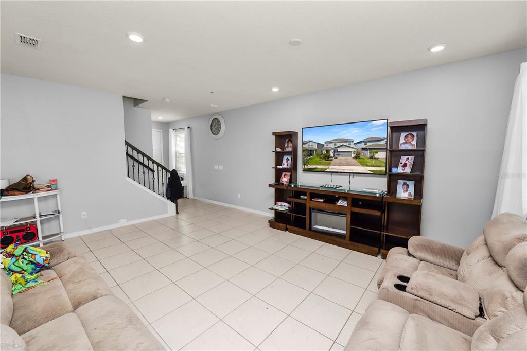 For Sale: $350,000 (3 beds, 2 baths, 1815 Square Feet)