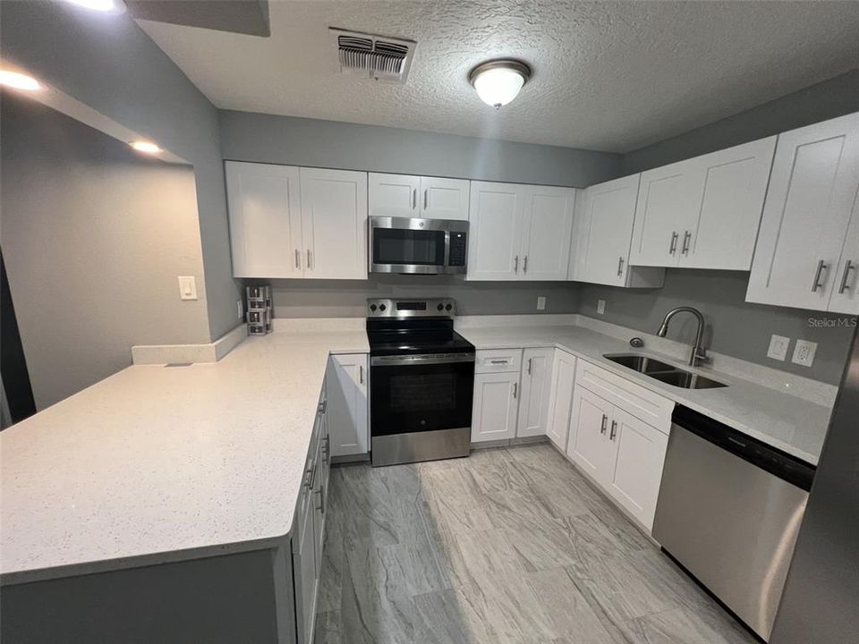 For Rent: $2,100 (3 beds, 1 baths, 1172 Square Feet)