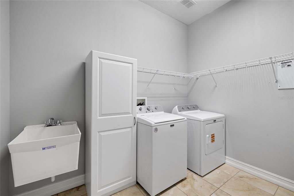 For Sale: $689,000 (4 beds, 3 baths, 3484 Square Feet)