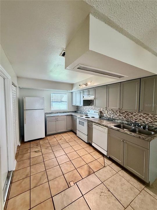 For Rent: $1,750 (3 beds, 2 baths, 1329 Square Feet)