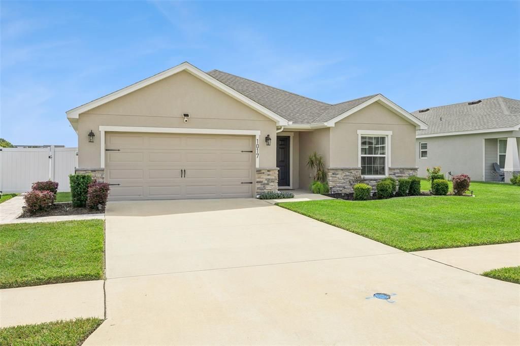 For Sale: $375,000 (3 beds, 2 baths, 2053 Square Feet)