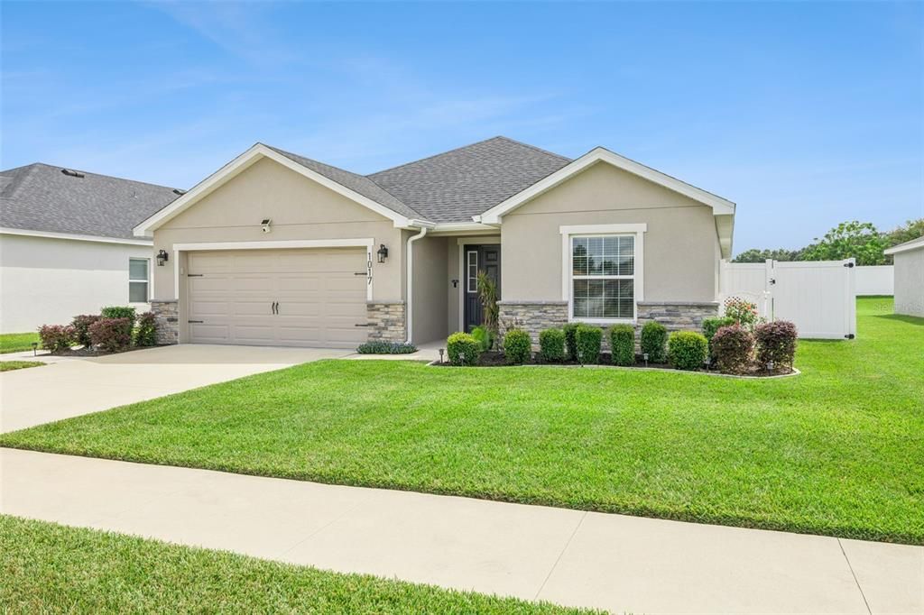 For Sale: $375,000 (3 beds, 2 baths, 2053 Square Feet)