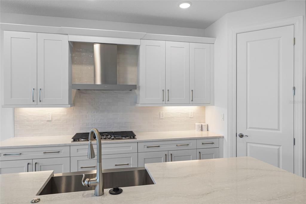 For Sale: $674,990 (2 beds, 2 baths, 1827 Square Feet)