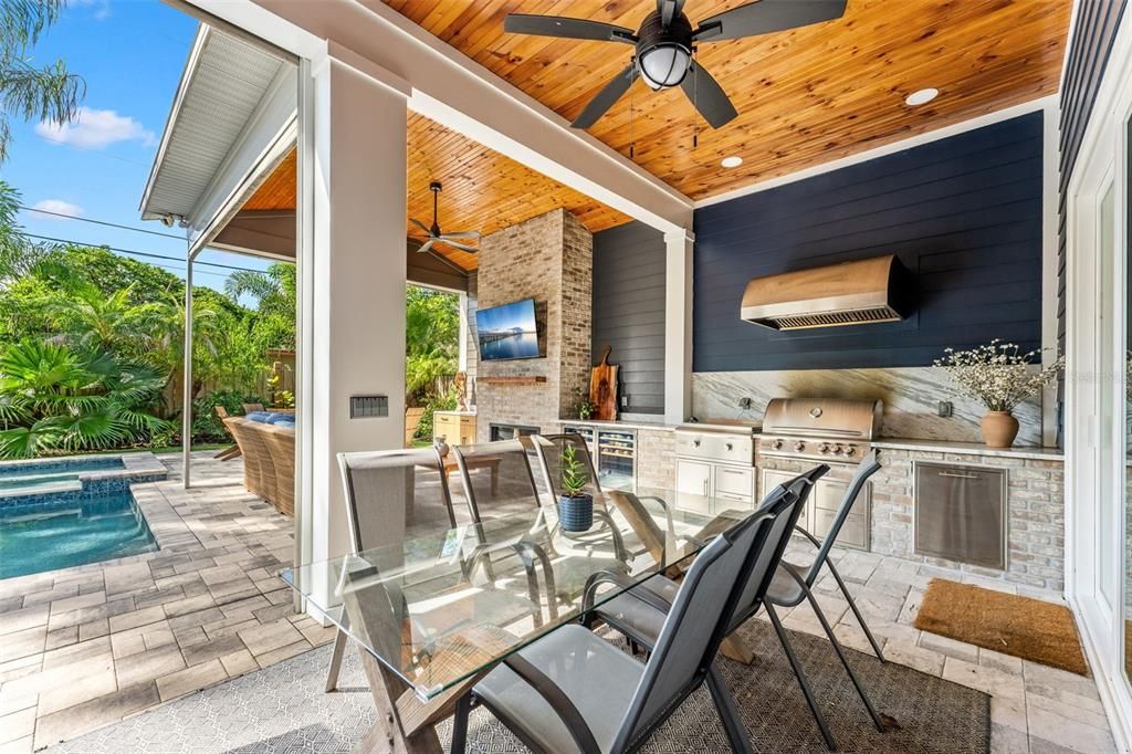 En Venta: $1,650,000 (5 camas, 4 baños, 3010 Pies cuadrados)