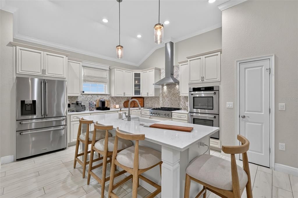 For Sale: $550,000 (4 beds, 3 baths, 2191 Square Feet)