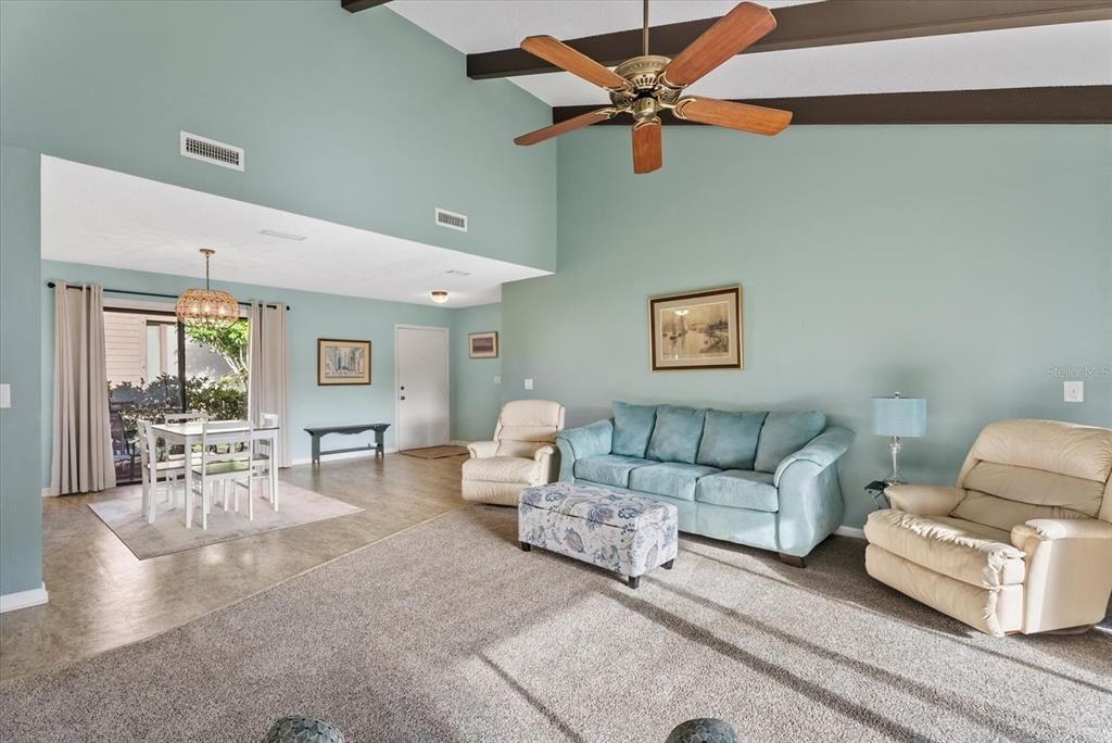 For Sale: $239,900 (2 beds, 2 baths, 1374 Square Feet)