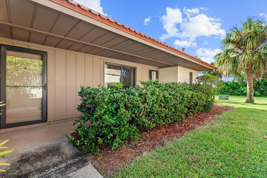 For Sale: $239,900 (2 beds, 2 baths, 1374 Square Feet)