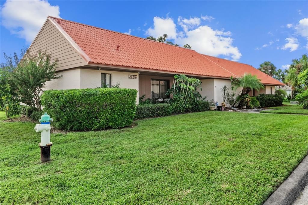 For Sale: $239,900 (2 beds, 2 baths, 1374 Square Feet)