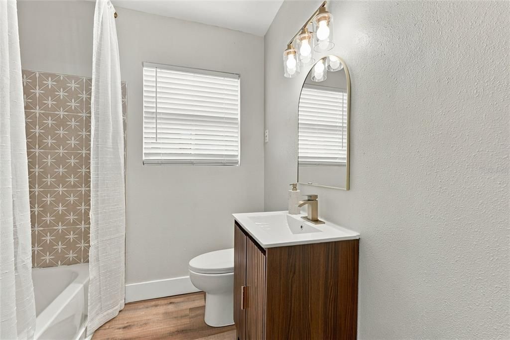 For Sale: $375,000 (3 beds, 2 baths, 1277 Square Feet)