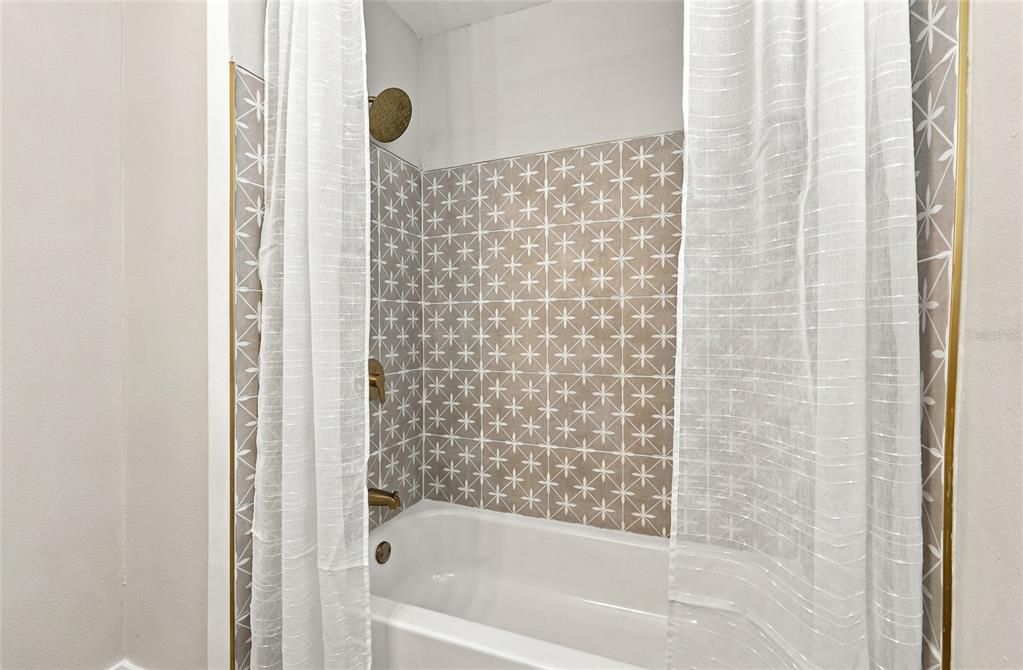 For Sale: $375,000 (3 beds, 2 baths, 1277 Square Feet)