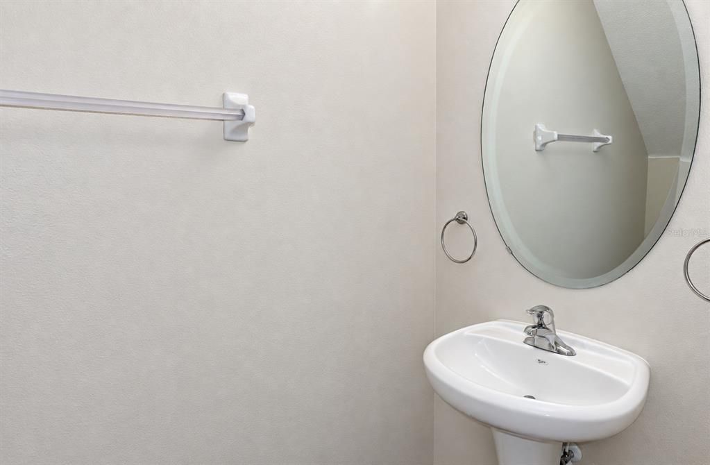 На продажу: $219,900 (2 спален, 2 ванн, 1303 Квадратных фут)