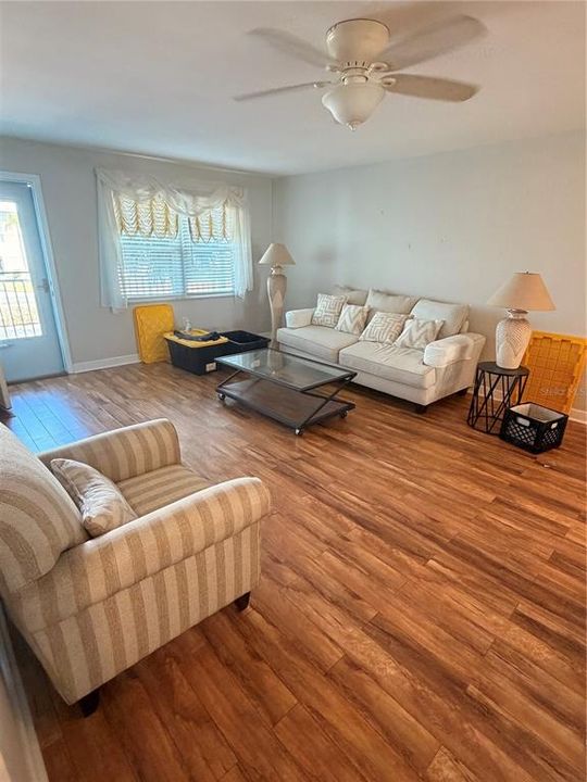 For Sale: $140,000 (2 beds, 2 baths, 1150 Square Feet)