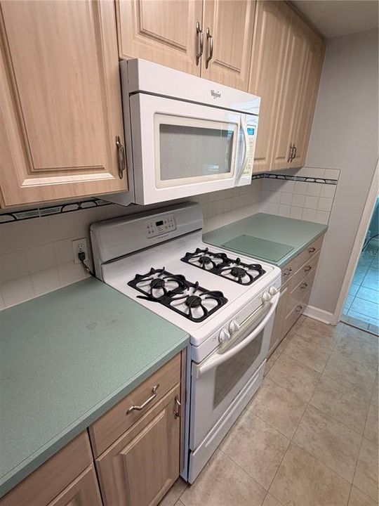 For Sale: $140,000 (2 beds, 2 baths, 1150 Square Feet)