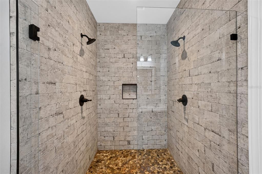 En Venta: $974,800 (3 camas, 2 baños, 1350 Pies cuadrados)