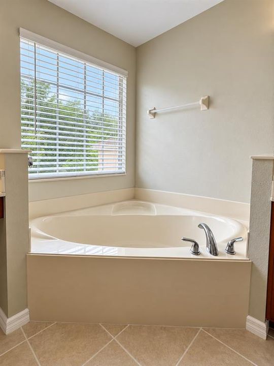For Sale: $554,900 (4 beds, 3 baths, 2629 Square Feet)