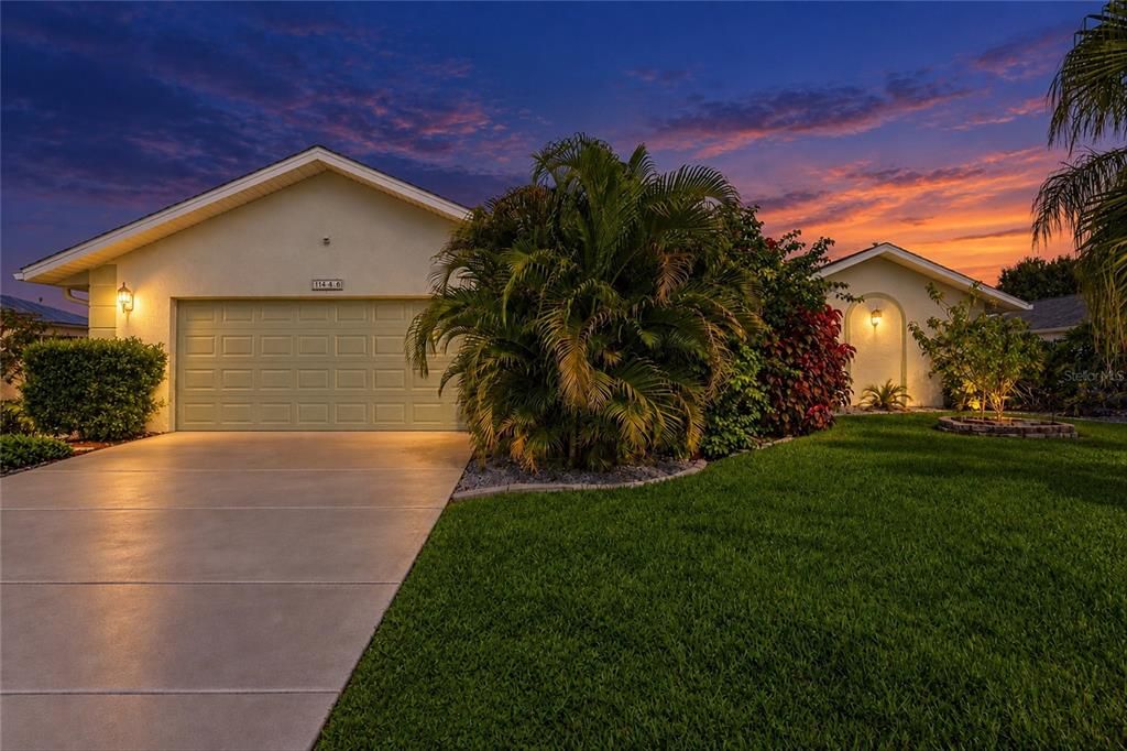 For Sale: $405,000 (3 beds, 2 baths, 2005 Square Feet)