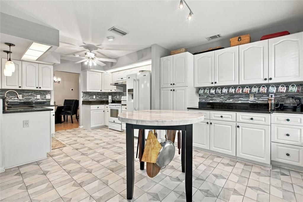 For Sale: $405,000 (3 beds, 2 baths, 2005 Square Feet)