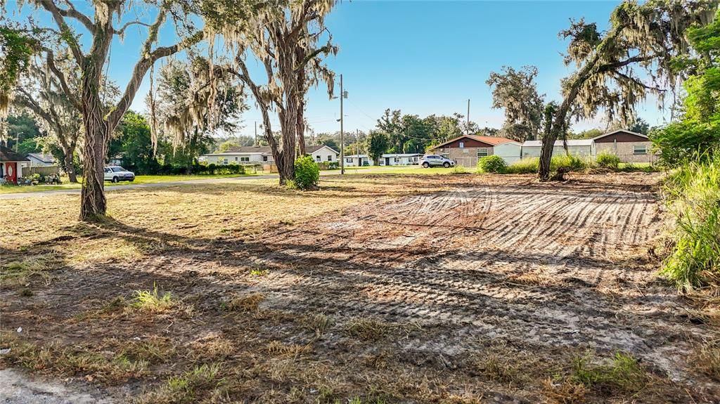 待售: $800,000 (0.16 acres)