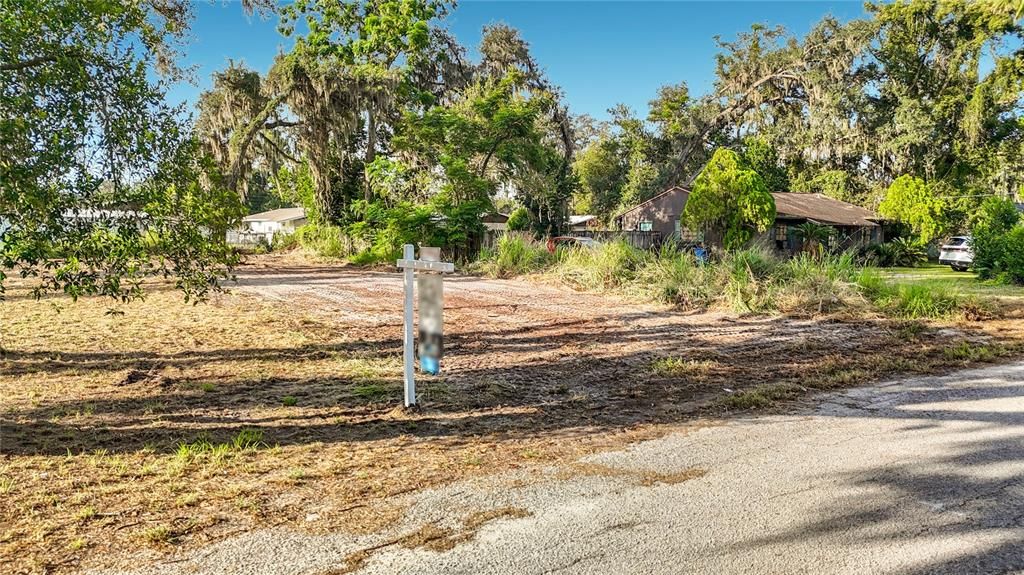 待售: $800,000 (0.16 acres)
