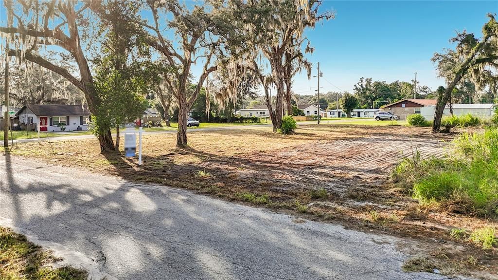 待售: $800,000 (0.16 acres)