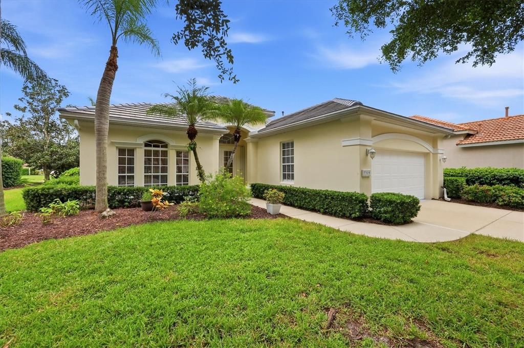 For Sale: $675,000 (3 beds, 2 baths, 2084 Square Feet)