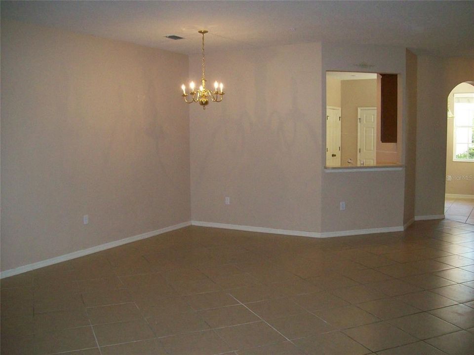 For Rent: $2,195 (3 beds, 2 baths, 1912 Square Feet)