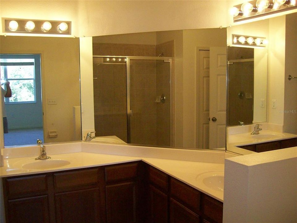 For Rent: $2,195 (3 beds, 2 baths, 1912 Square Feet)