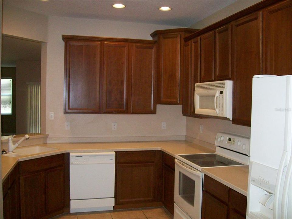 For Rent: $2,195 (3 beds, 2 baths, 1912 Square Feet)
