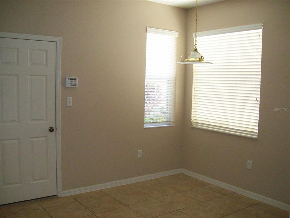 For Rent: $2,195 (3 beds, 2 baths, 1912 Square Feet)