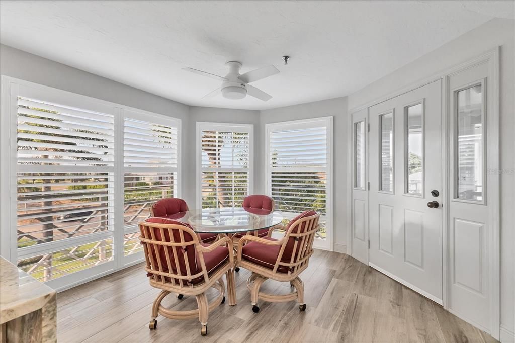 待售: $835,000 (3 贝兹, 3 浴室, 2085 平方英尺)