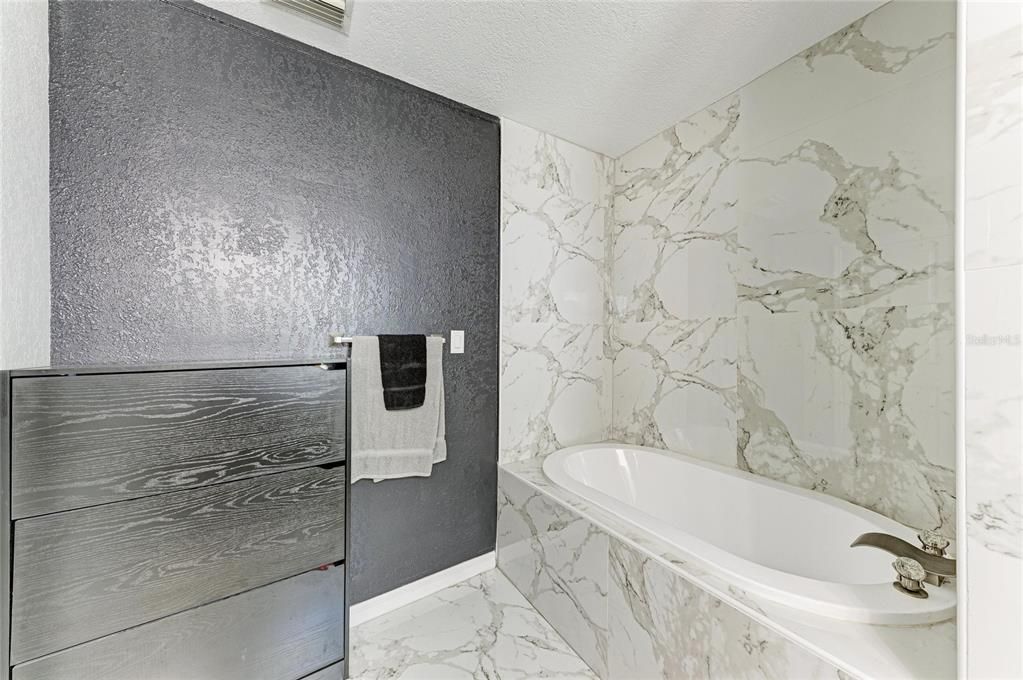 For Sale: $439,000 (4 beds, 2 baths, 1408 Square Feet)
