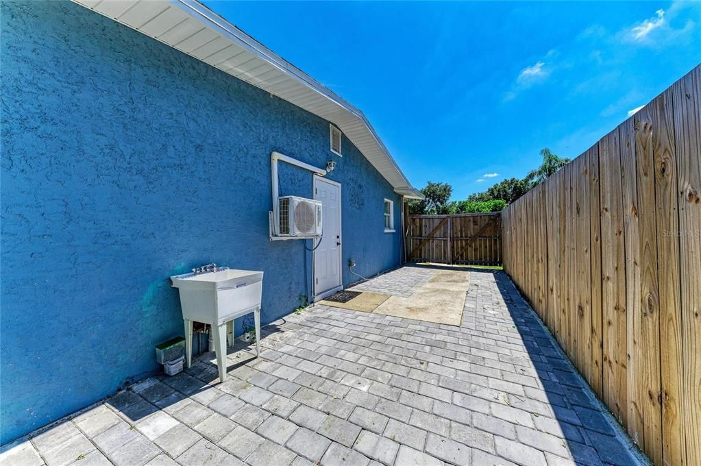 For Sale: $439,000 (4 beds, 2 baths, 1408 Square Feet)