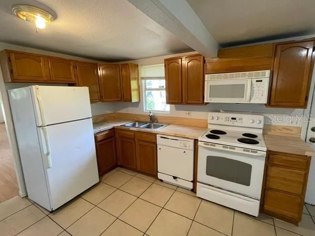 For Sale: $319,000 (3 beds, 2 baths, 1392 Square Feet)