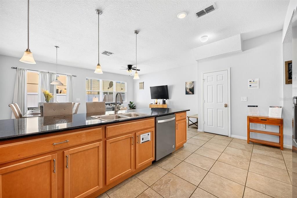 For Sale: $355,000 (4 beds, 3 baths, 1637 Square Feet)