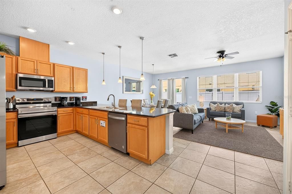 For Sale: $355,000 (4 beds, 3 baths, 1637 Square Feet)