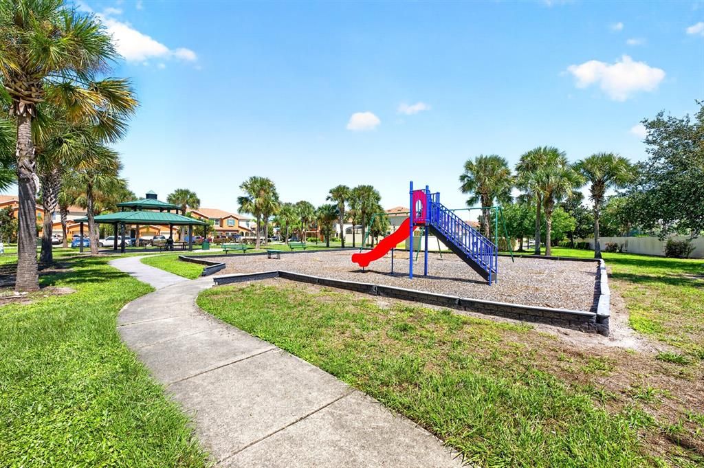 For Sale: $355,000 (4 beds, 3 baths, 1637 Square Feet)