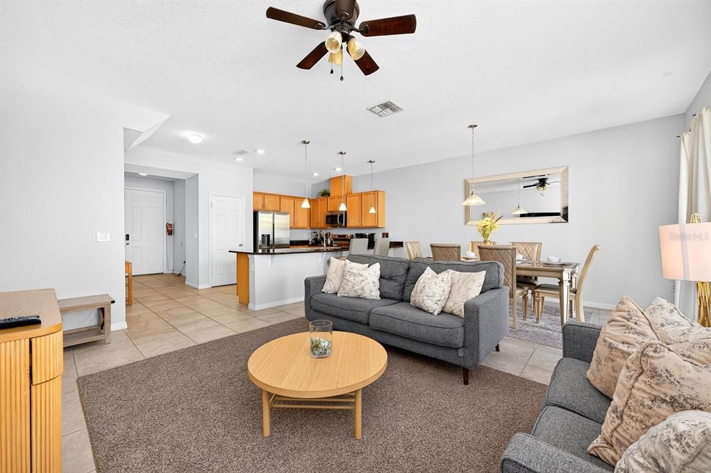 For Sale: $355,000 (4 beds, 3 baths, 1637 Square Feet)