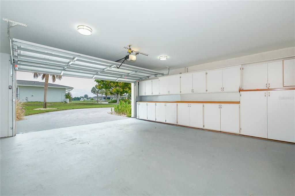 For Sale: $380,000 (4 beds, 2 baths, 2520 Square Feet)