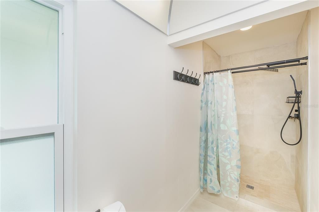 For Sale: $380,000 (4 beds, 2 baths, 2520 Square Feet)