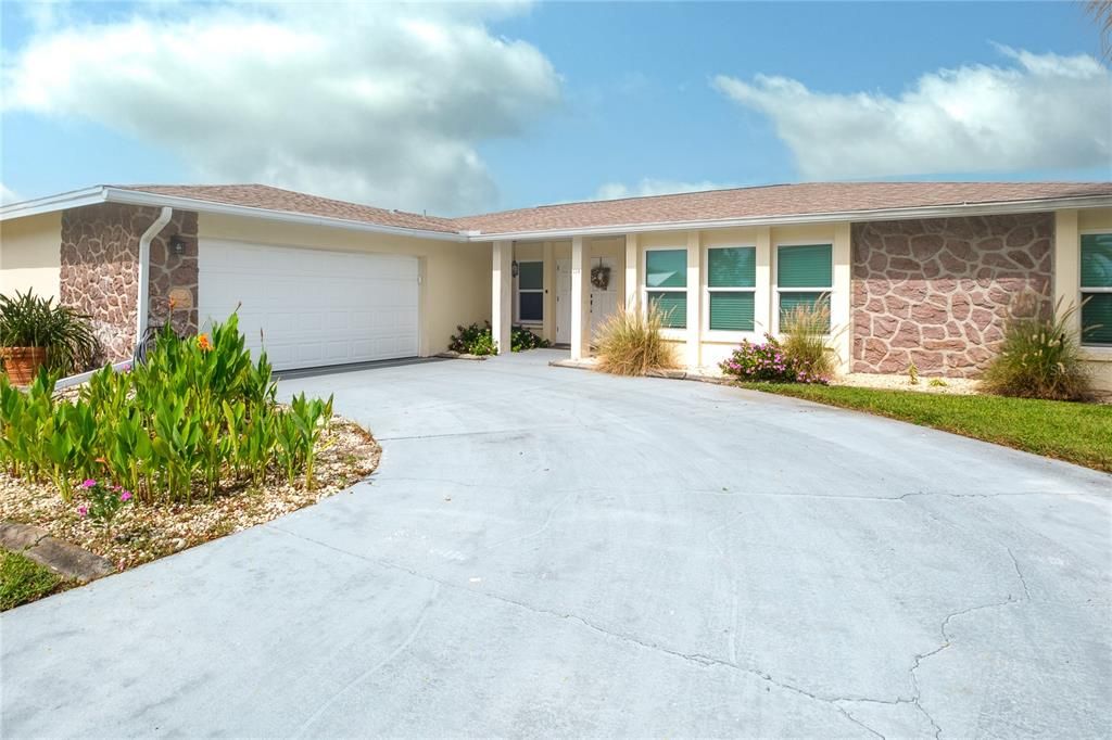 For Sale: $380,000 (4 beds, 2 baths, 2520 Square Feet)